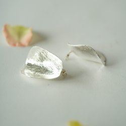 Flora rose �restikker fors�lvet