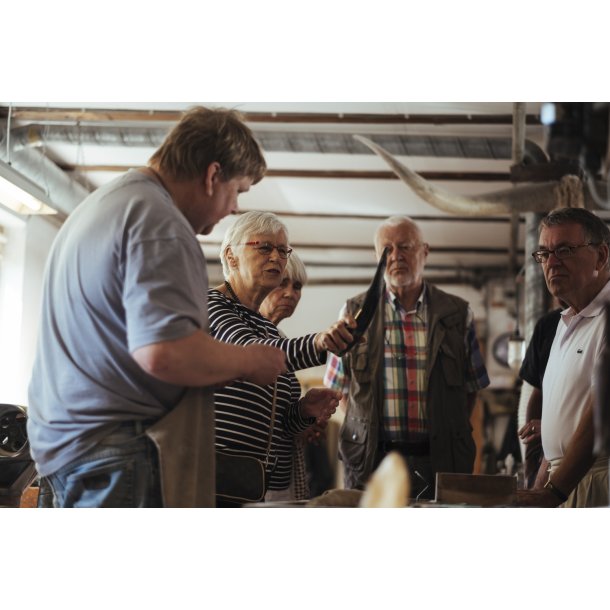 Turen gr til Bvling: Kr-selv-tur til Hornvarefabrikken