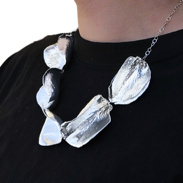 Flora rose halssmykke forslvet